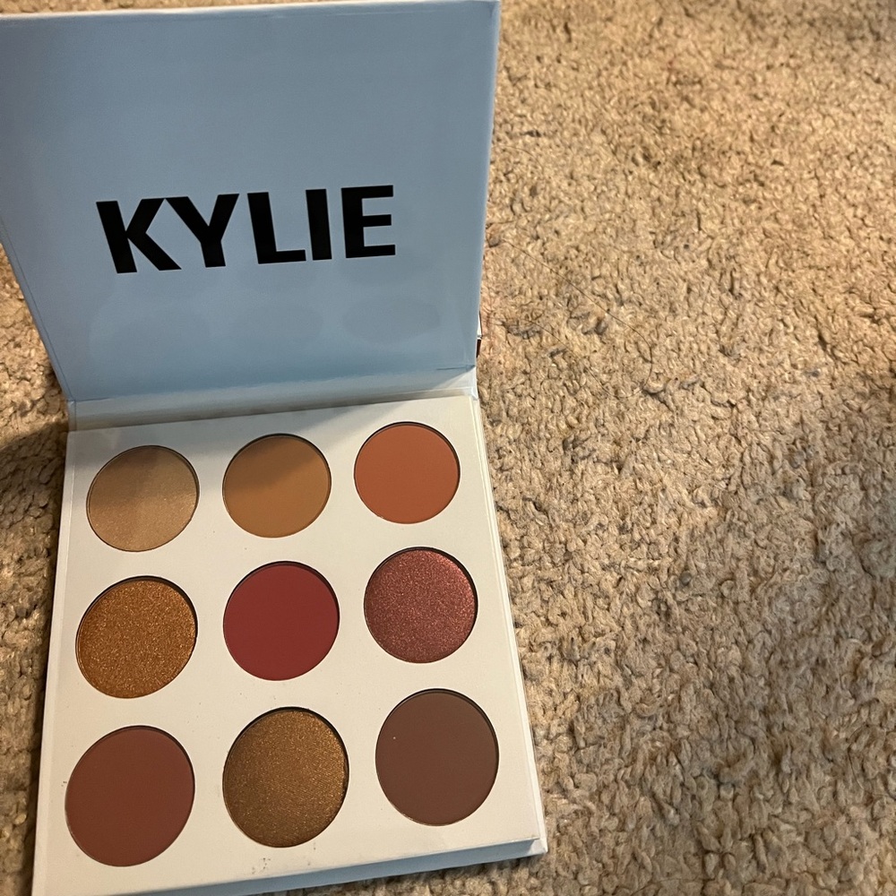 Eyeshadow palette